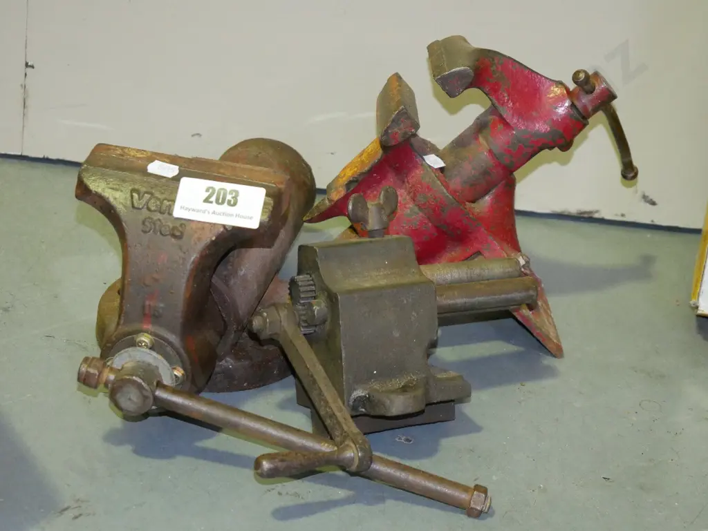 2x engineers vice, small metal roller Image 1++