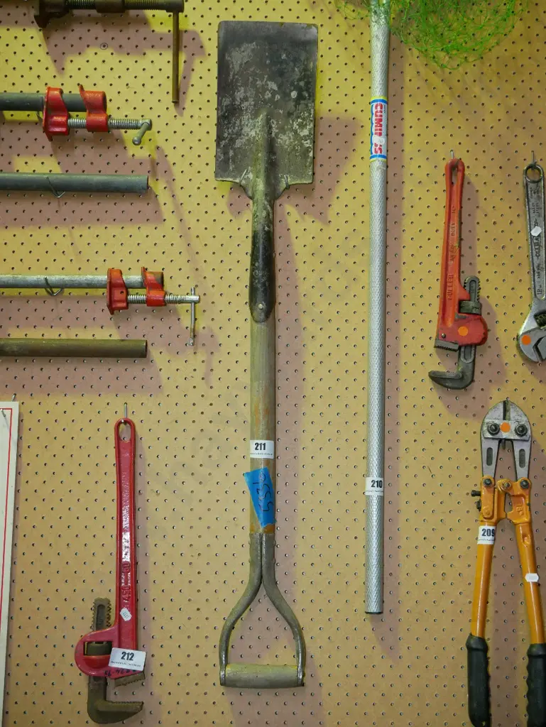 wooden handled garden spade Image 1++
