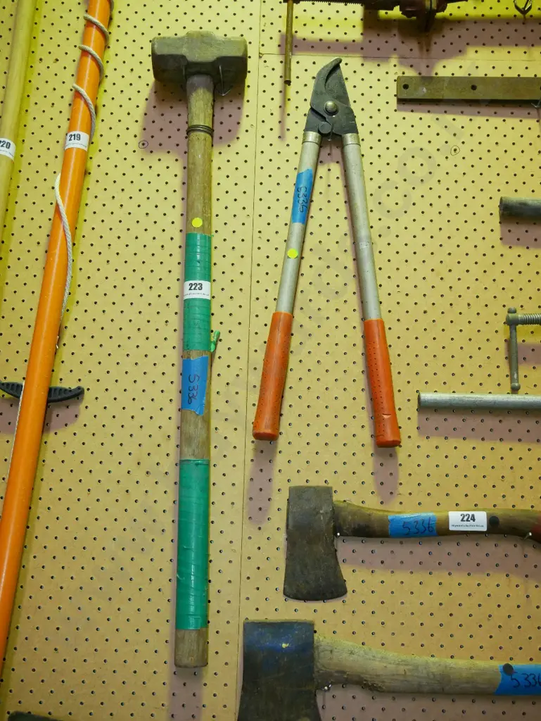 sledge hammer, garden loppers - yellow dots Image 1++