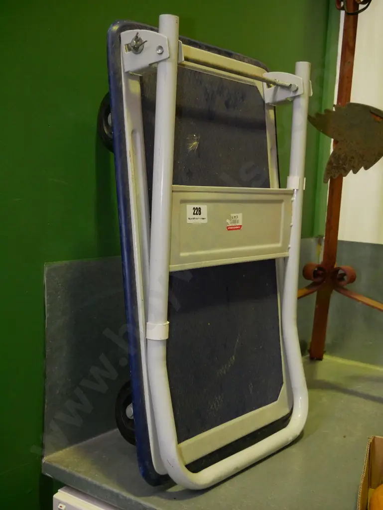 small foldaway trolley Image 1++