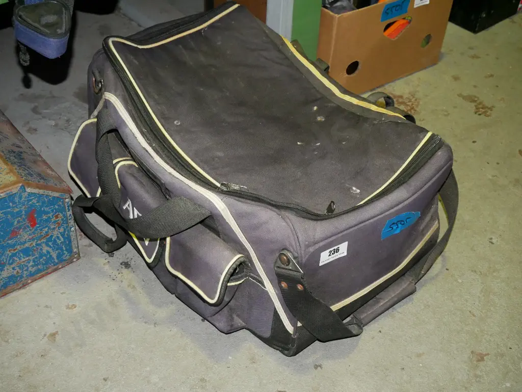AEG builders holdall Image 1++