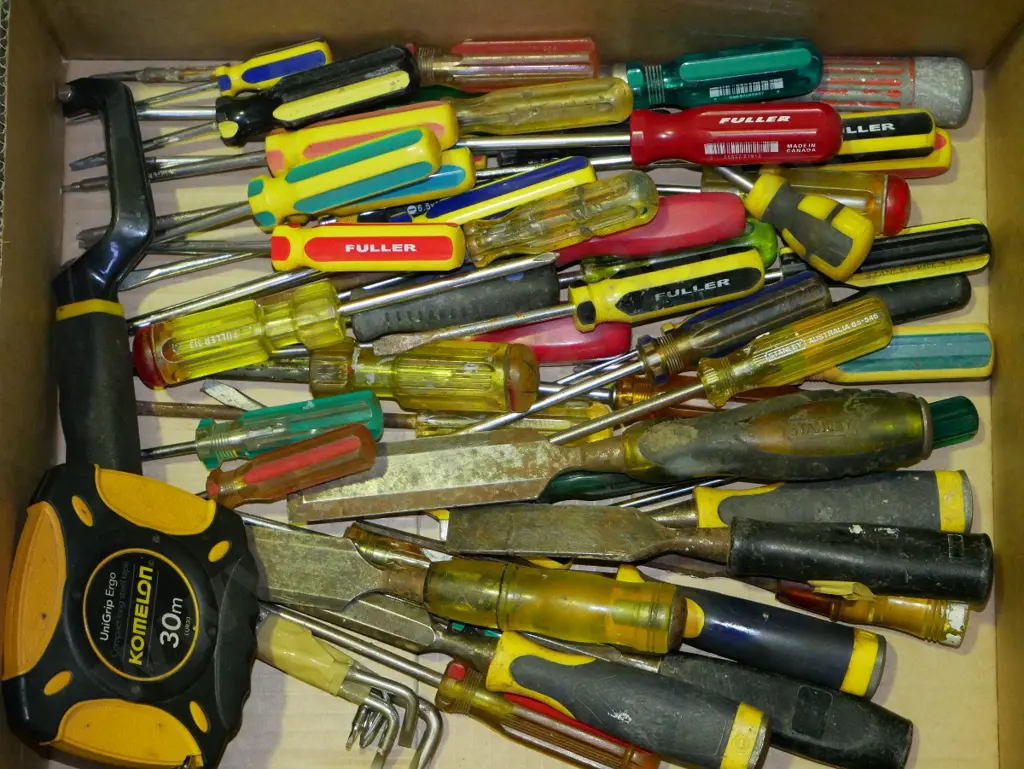 box; chisels, screwdrivers, 30m tape measure etc Image 1++