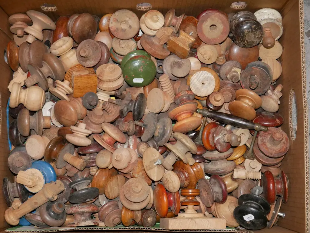 box of wooden drawer handles Image 1++