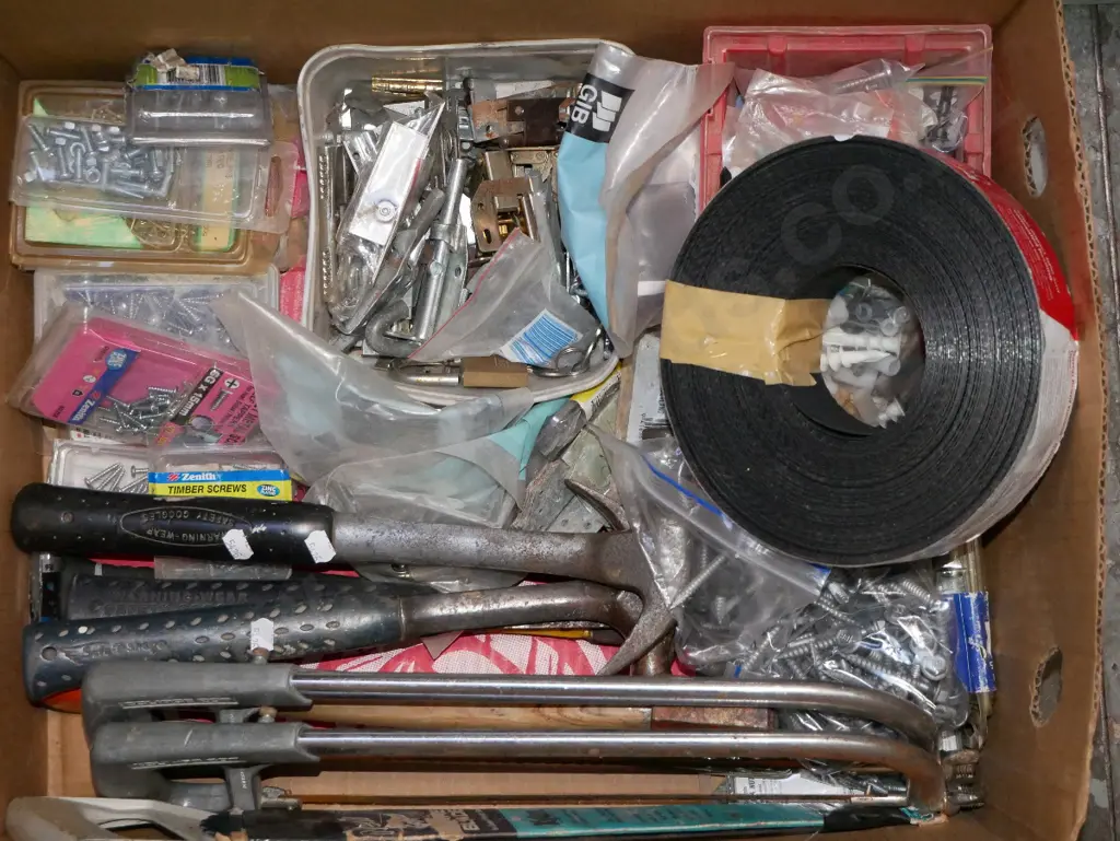 box; hack saws, damp course, hammers etc Image 1++