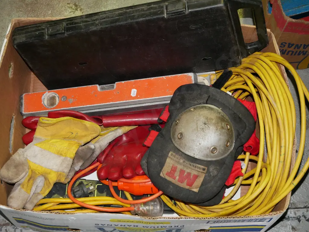 box; extension cords, knee pads, builder's levels Image 1++
