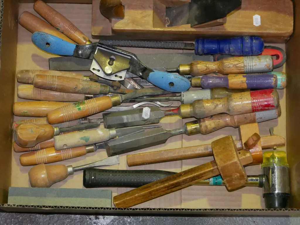 box; builder's gauges, sharpening stone, chisels etc Image 1++