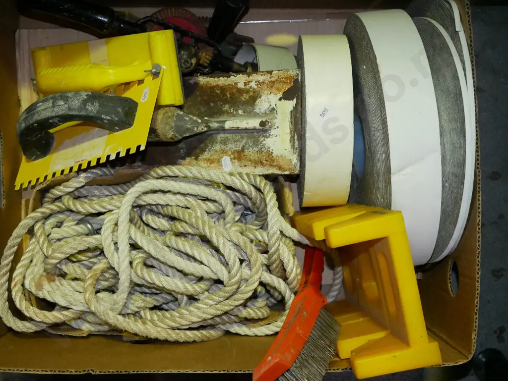 box; rope, wire brush, tilers tools etc Image 1++
