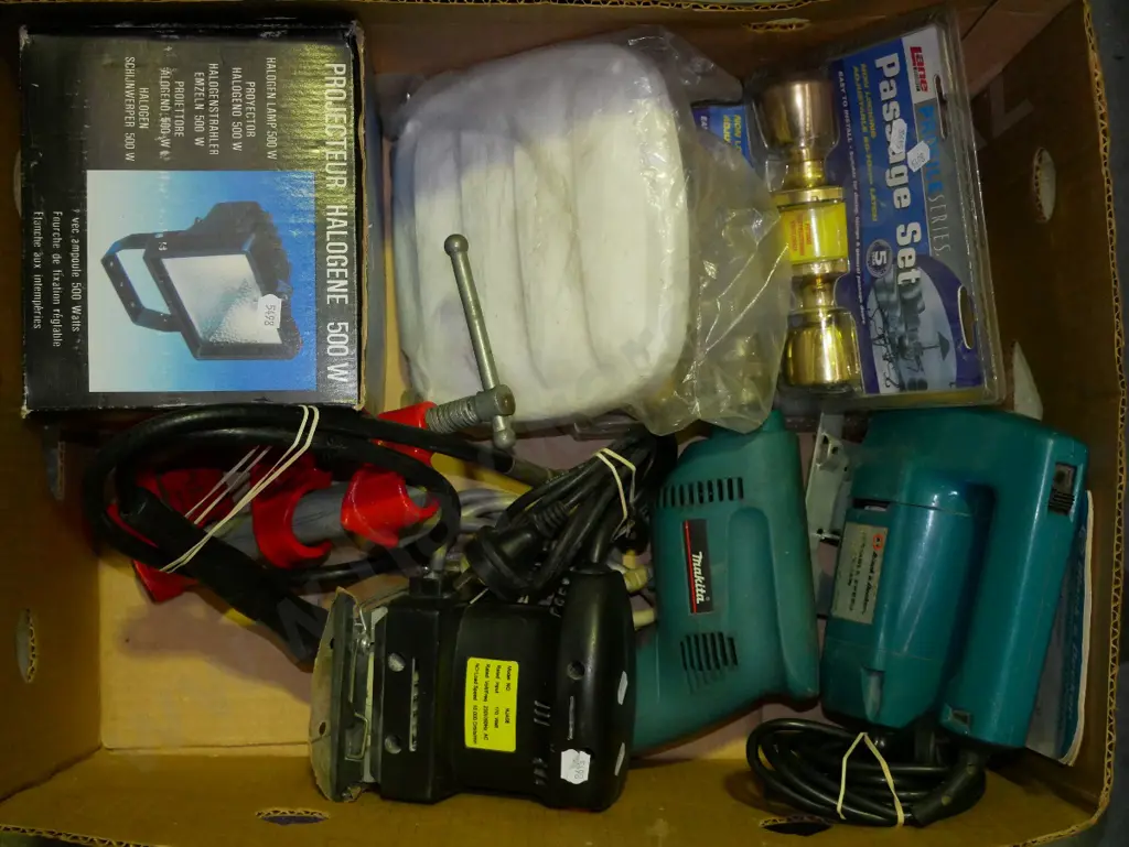 box; finishing sander, drill, jig saw etc Image 1++