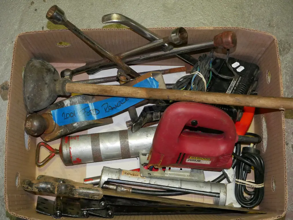 box; grease guns, gate hinges, jig saw etc Image 1++