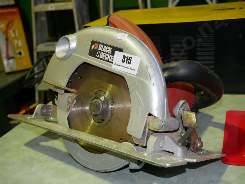 B&D skilsaw Image 1++