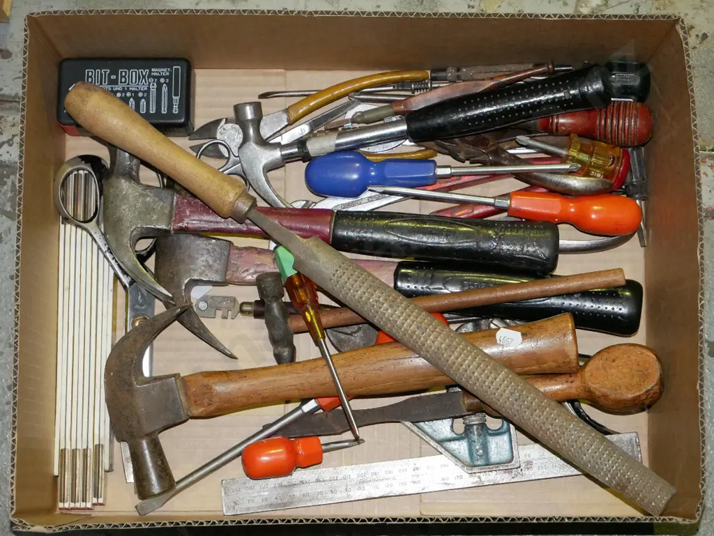 box; hammers, screwdrivers etc Image 1++