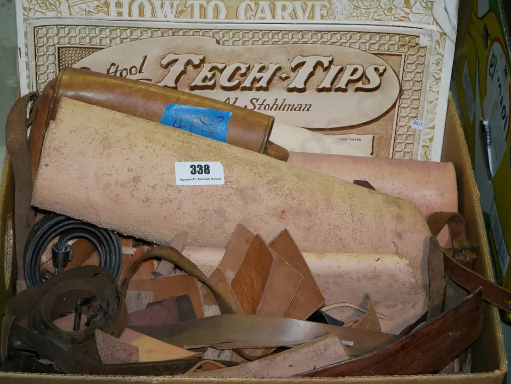 box; belts, leather pieces, how to publications Image 1++