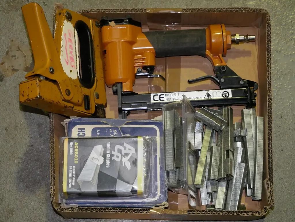 box; staple gun etc Image 1++