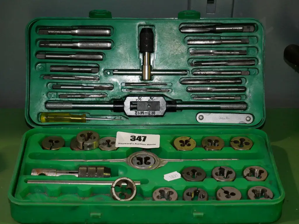 small plastic cased tap and die set Image 1++