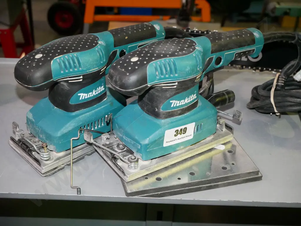 2x Makita finishing sanders, foam pads need replacing, has 2 additional foam pads - wrong size Image 1++