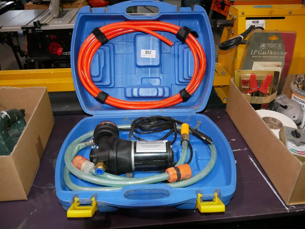 cased Jetaway portable 12V wash systm Image 1++