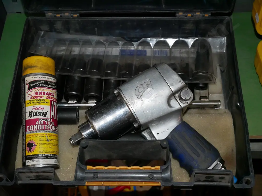 heavy duty air powered impact driver, sockets Image 1++