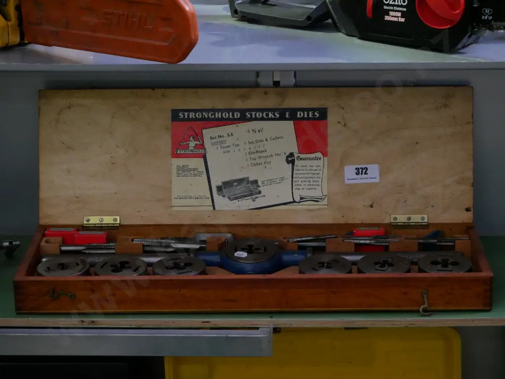 wood cased tap and die set Image 1++