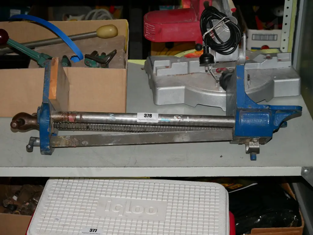 quick release woodworkers vice - needs attention Image 1++