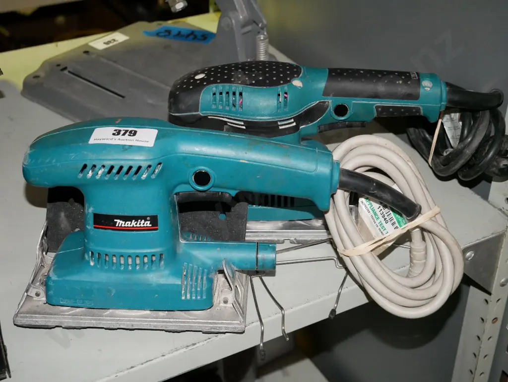 2x Makita finishing sanders - pads need attention - 1 replacement pad - wrong size Image 1++