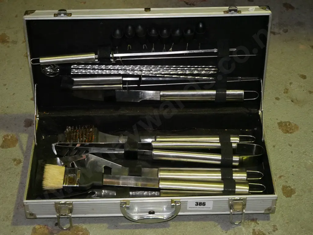 cased bbq set Image 1++