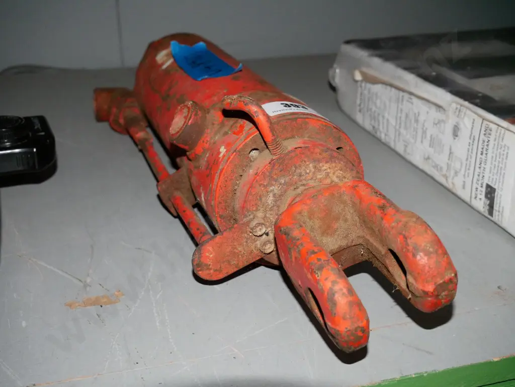 hydraulic ram Image 1++