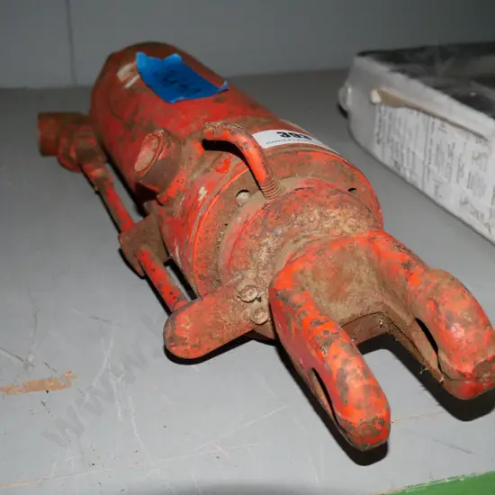 hydraulic ram