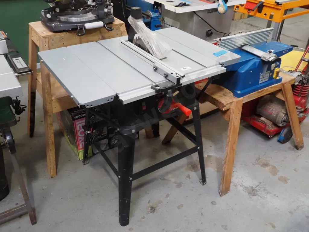 Ozito bench saw Image 1++