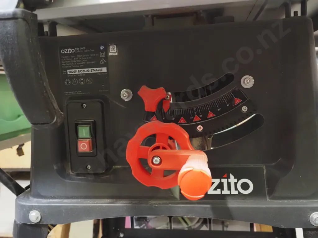 Ozito bench saw Image 1++