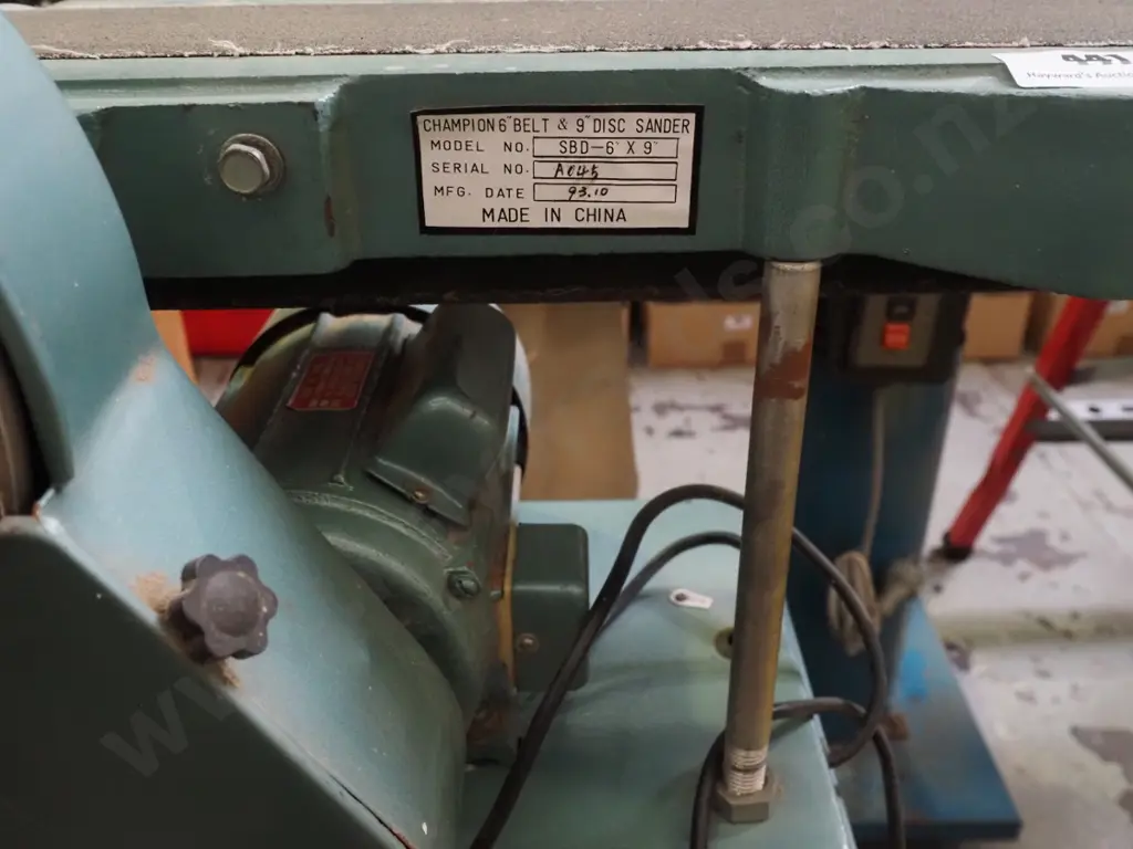 floor standing sanding station Image 1++