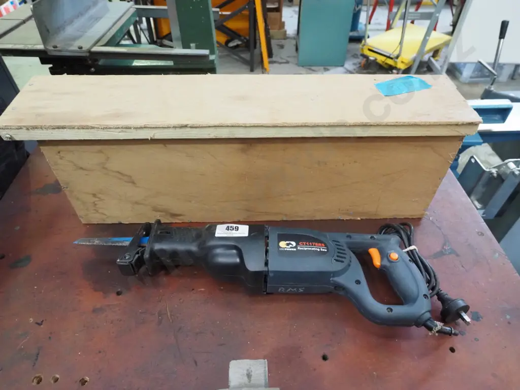 Colt reciprocating saw with wooden box Image 1++