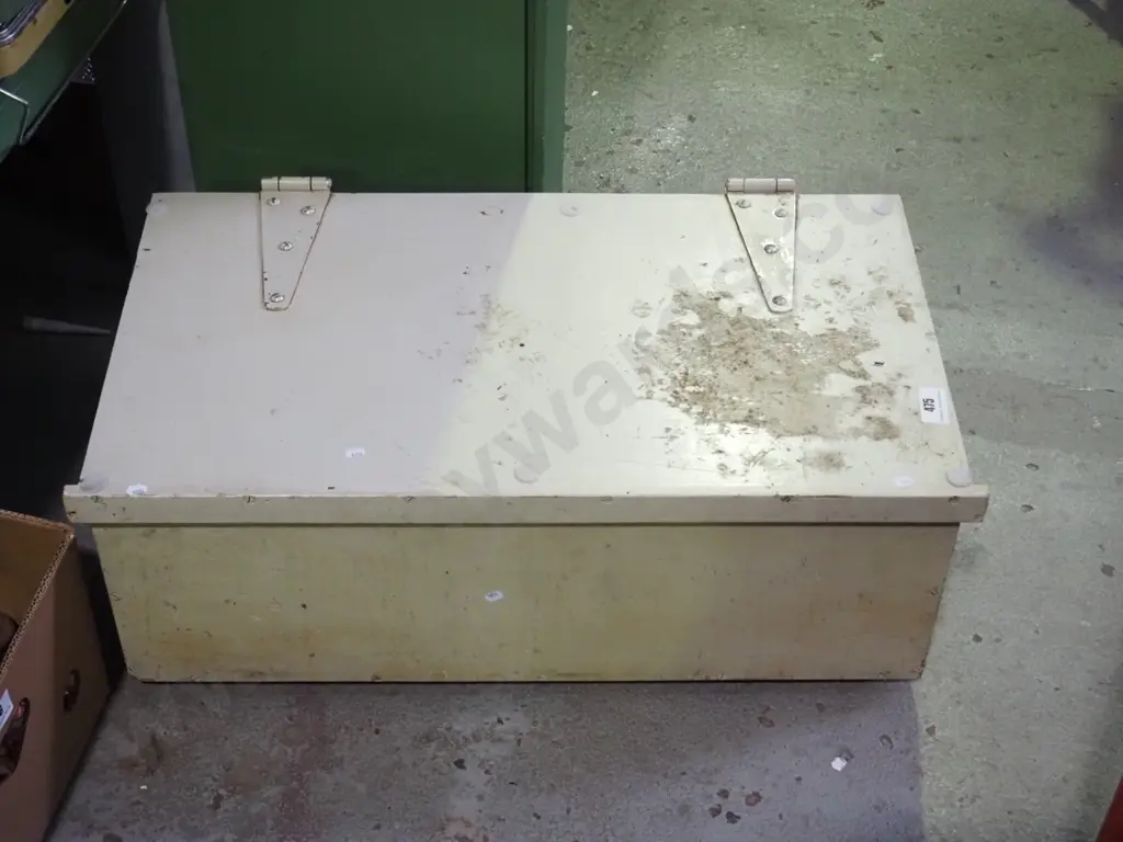 wooden tool box Image 1++