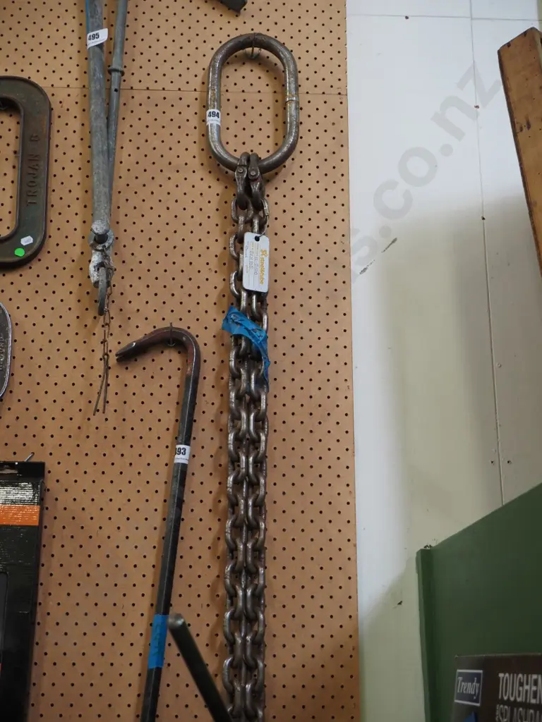 heavy chain and shackle - ex Hillside Workshop Image 1++