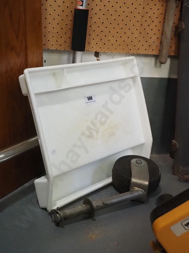 plastic bait station, jockey wheel Image 1++