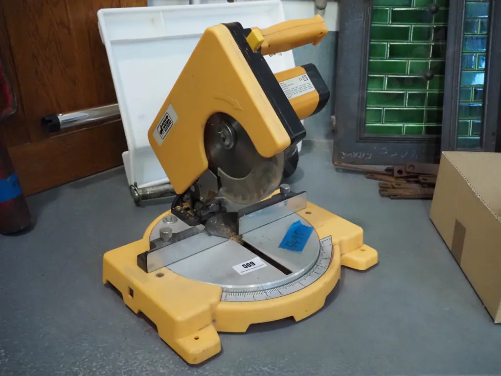 small Colt compound mitre saw Image 1++