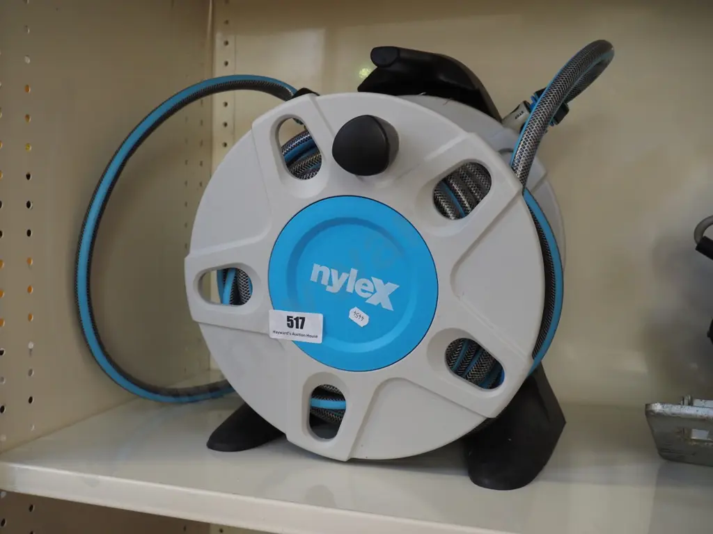 Nylex hose and reel Image 1++