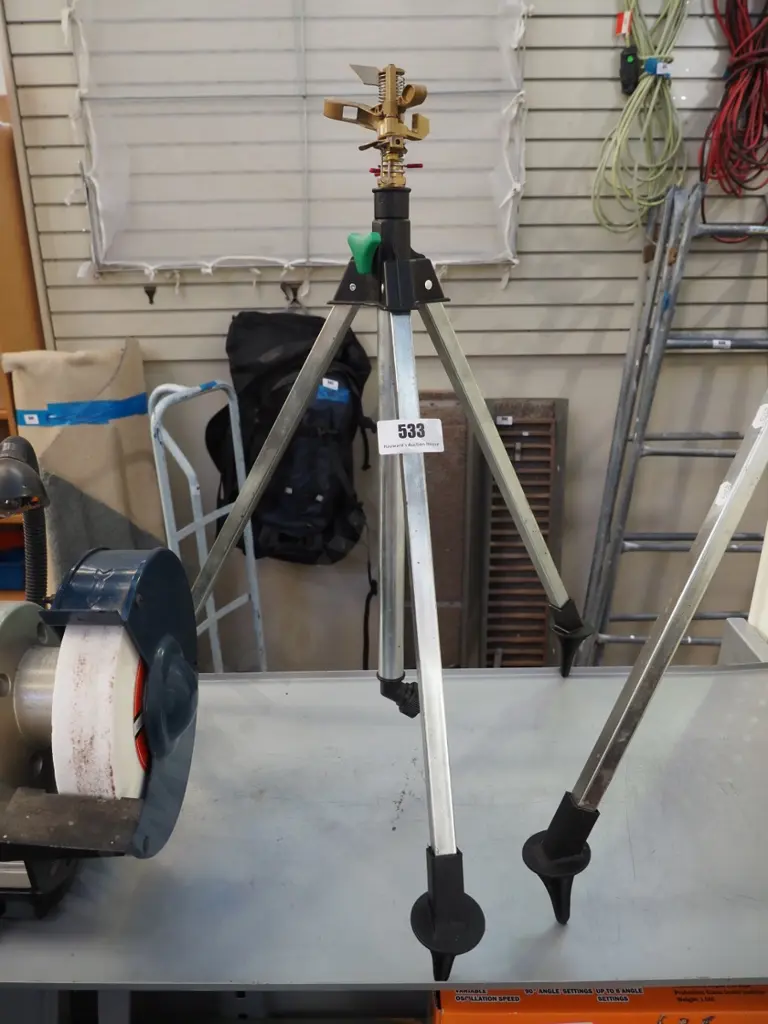 1x impact sprayer on tripod Image 1++