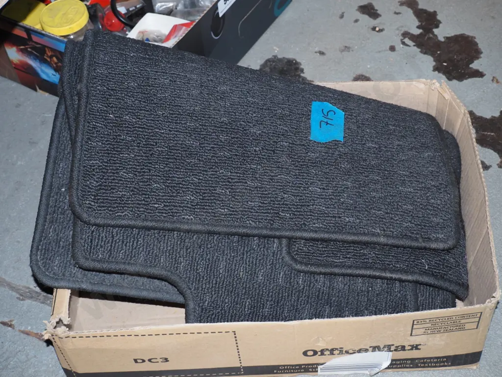box; car mats Image 1++