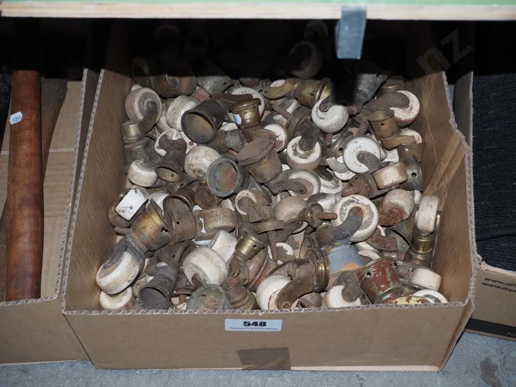 box; enamel casters Image 1++