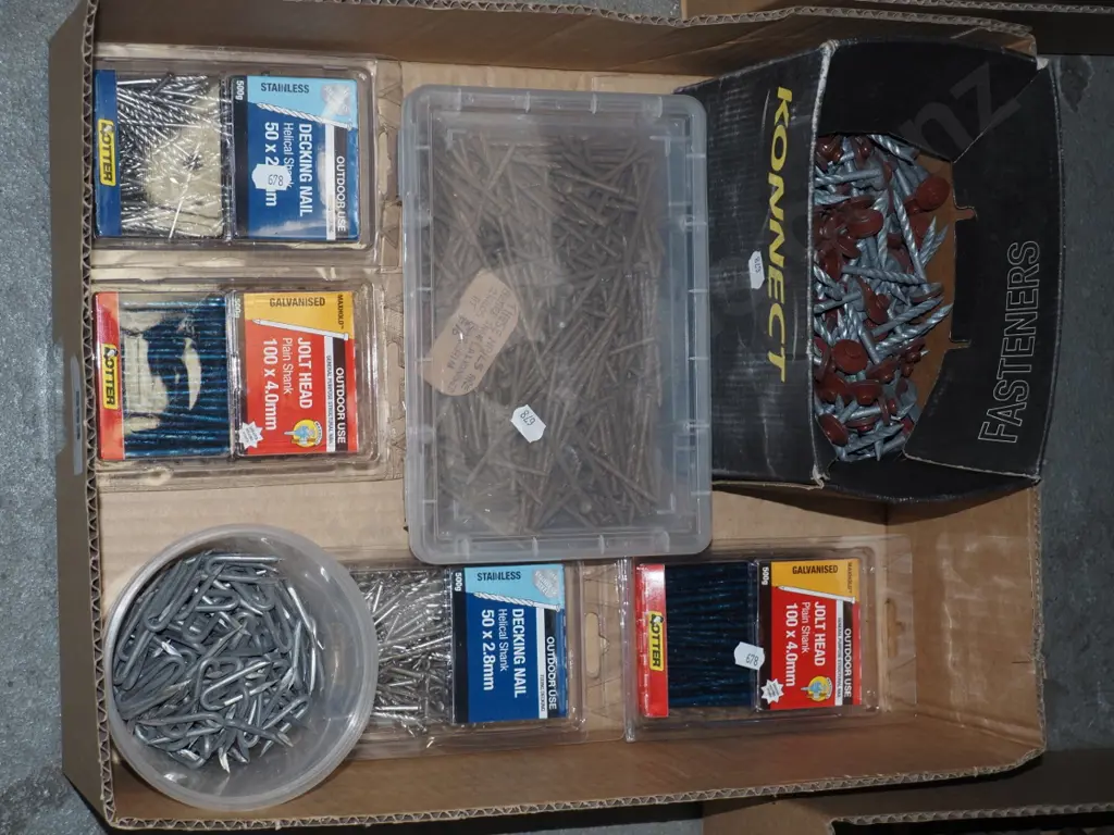 box; roofing screws and nails Image 1++