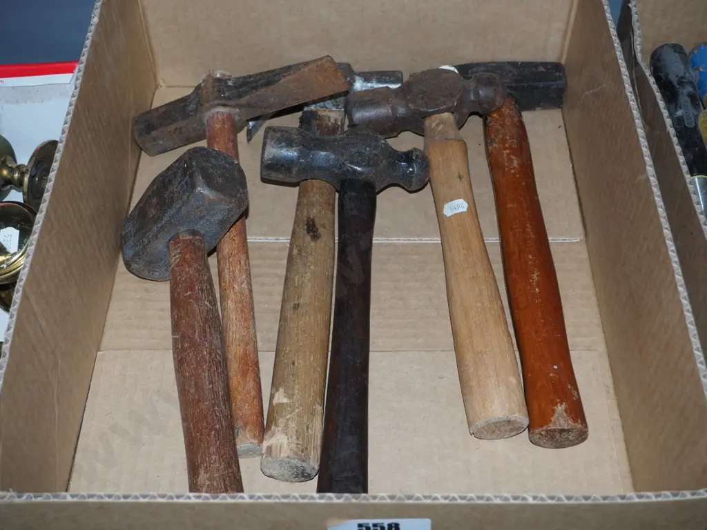 box of hammers Image 1++