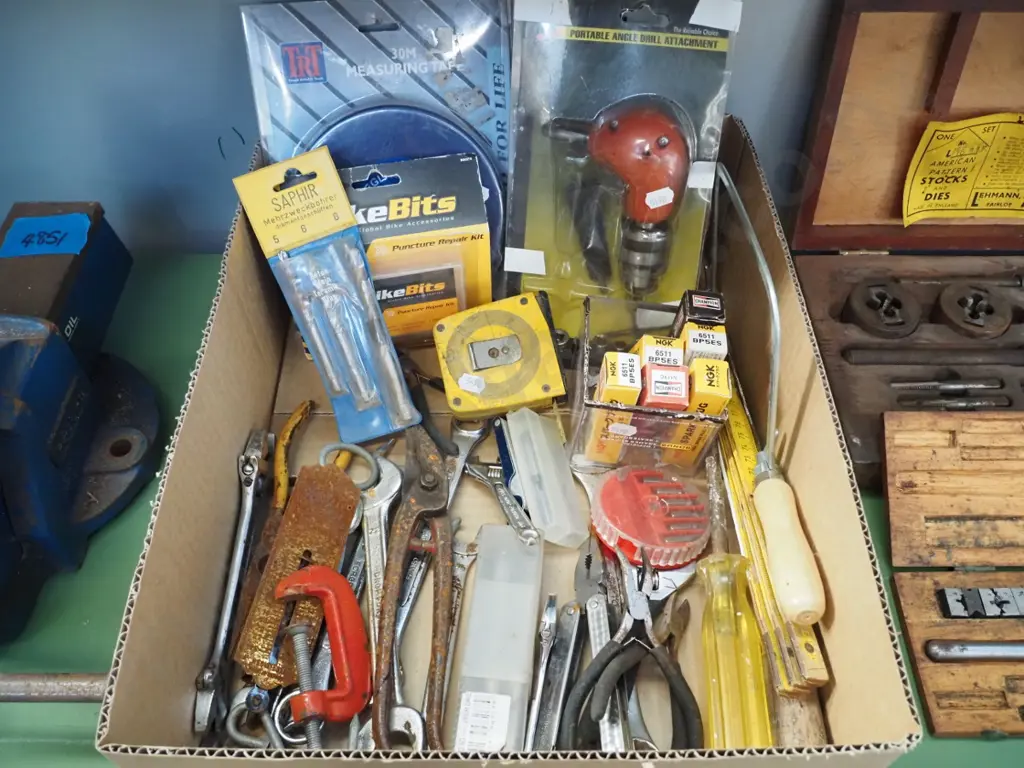 box; park plugs, drill bits, tape measure etc Image 1++