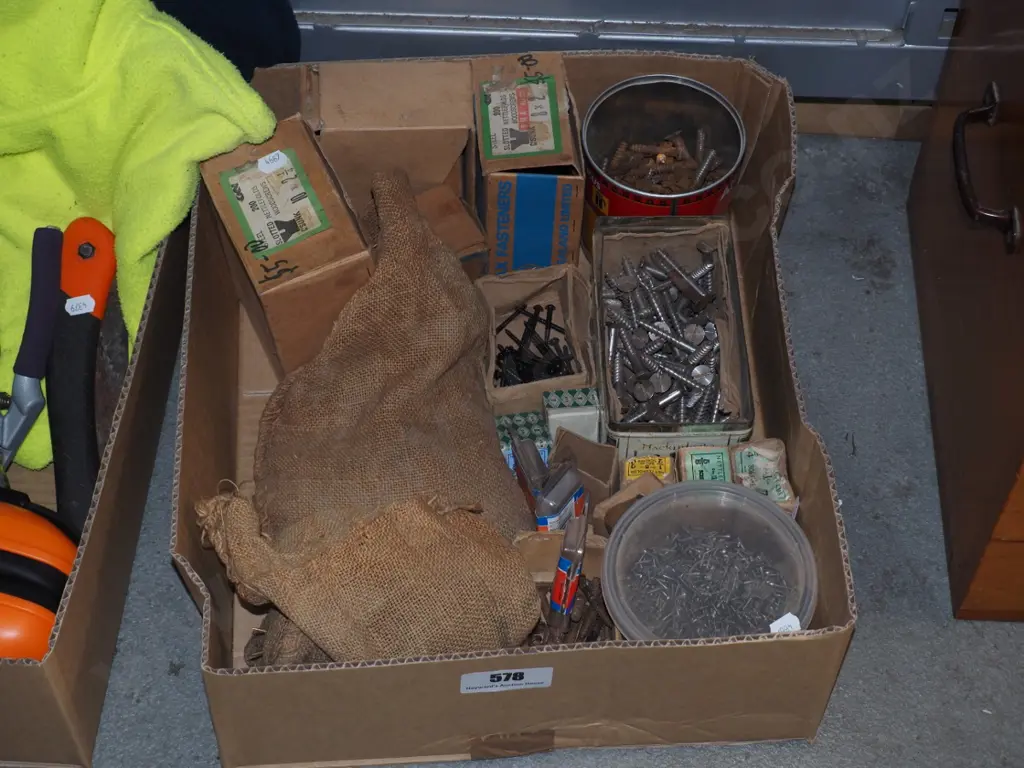 box; nails, vintage screws Image 1++