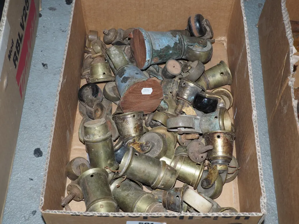 box; brass casters Image 1++