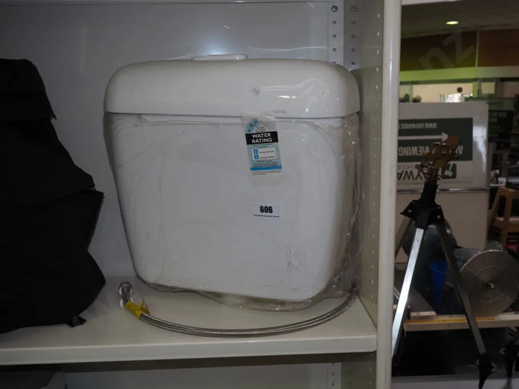 toilet cistern Image 1++