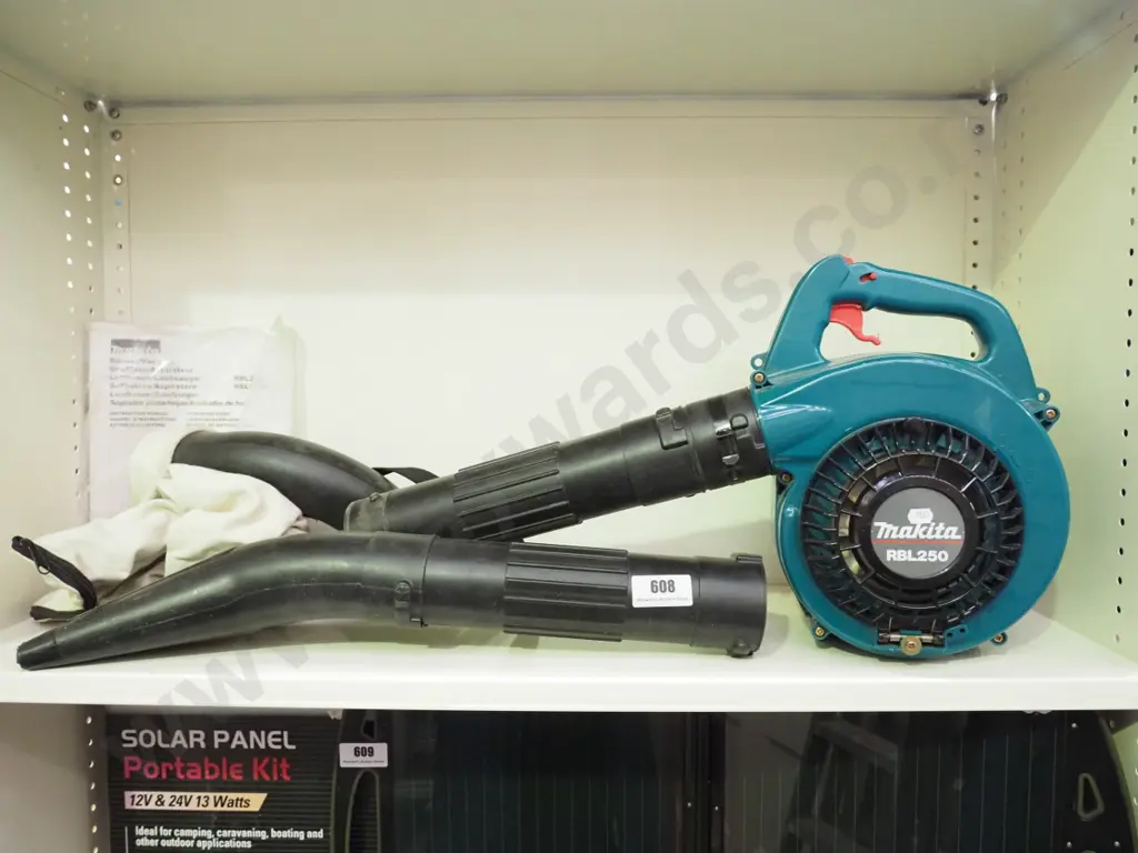 Makita 2 stroke leaf blower - excellent condition Image 1++