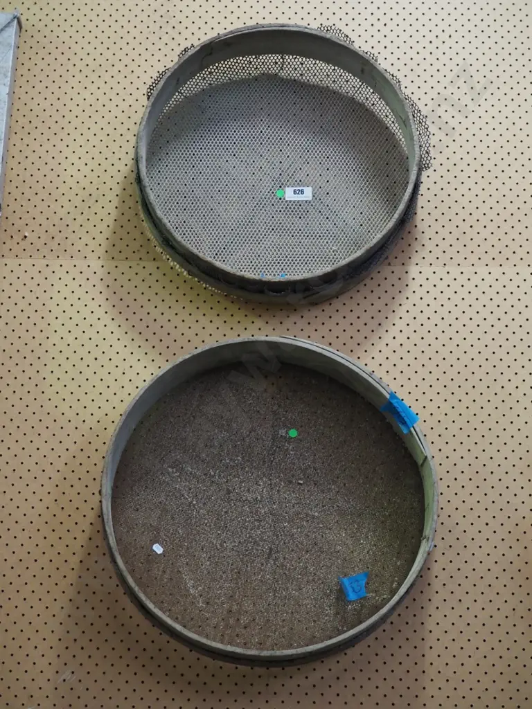 2 garden sieves - green dots Image 1++