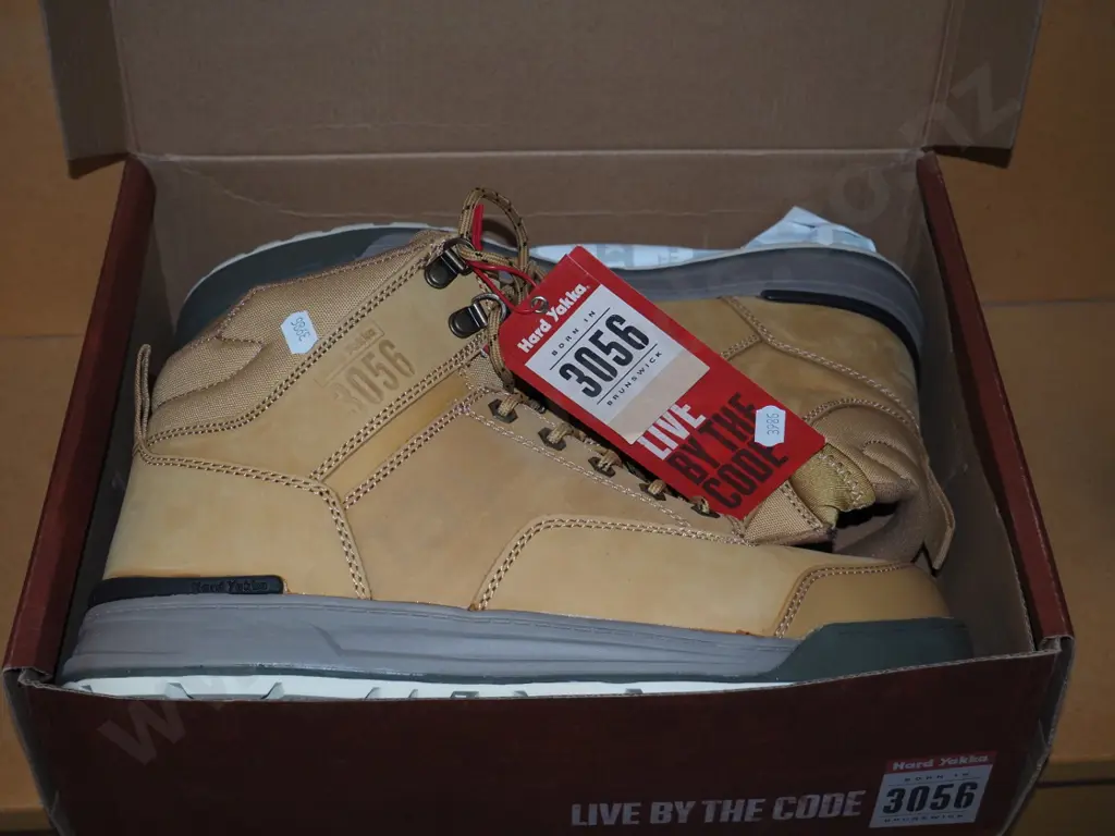 brand new of Hard Yakka size 13 steel cap boots Image 1++