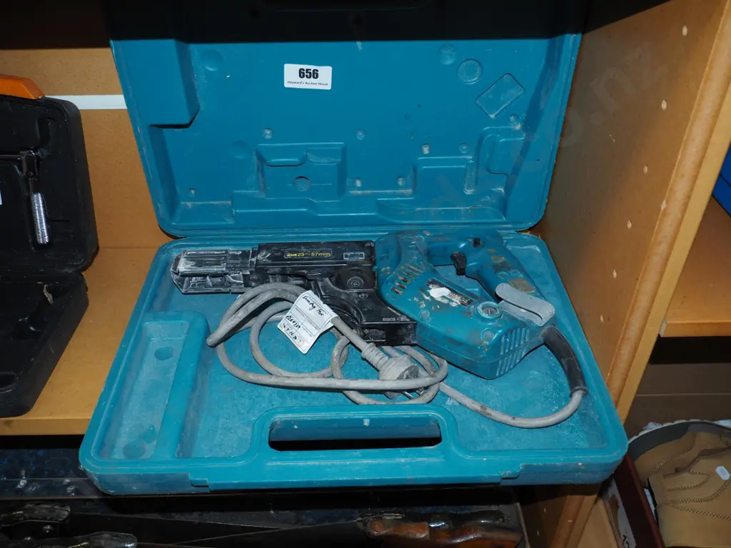 cased Makita collated screw gun Image 1++
