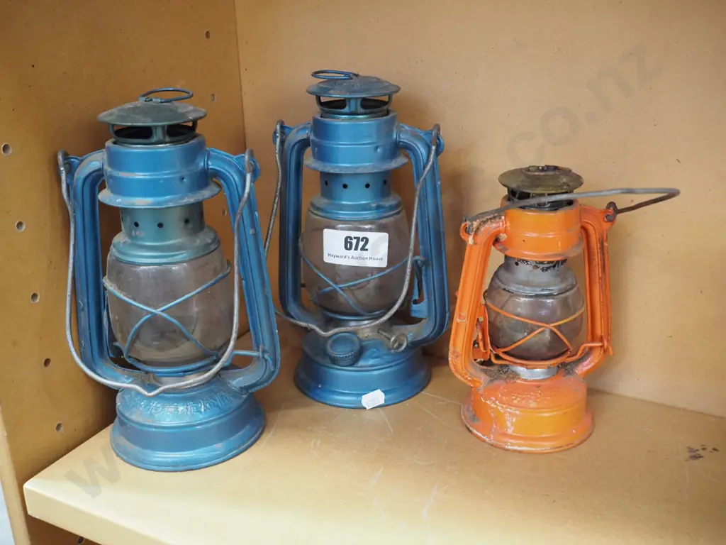 3 hurricane lanterns Image 1++